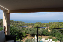Villa CA'N VISTA Mallorca - gedeckte Terrasse vor Wohnzimmer